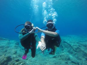 don't dive alone on scuba diving