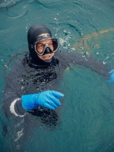 Diver wearing a scuba diving mask